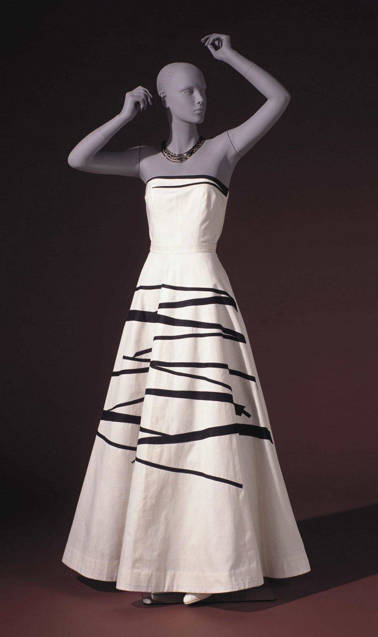 １９５５年Aラインのイブニングドレス