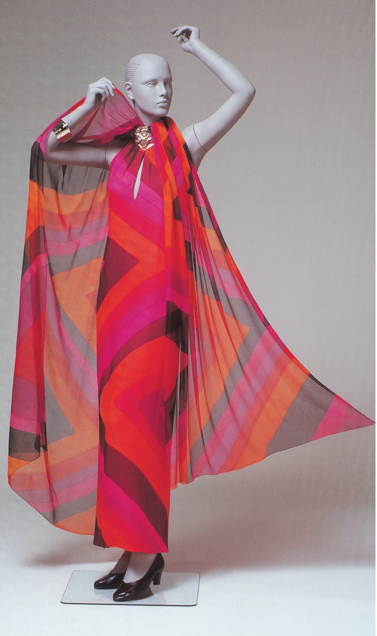 １９７２年幾何学柄シャーのイブニングドレス